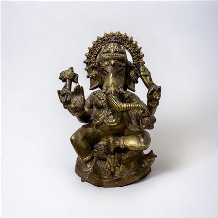  
Ganesha Manifattura orientale, prima metà XX secolo
Bronzo cm 38 x 24