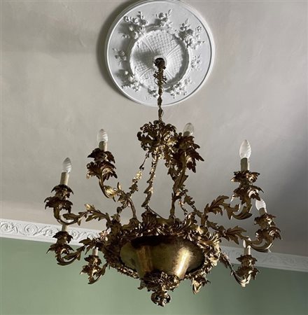  
Lampadario in bronzo dorato Francia, seconda metà XIX Secolo
 80 x 80 cm