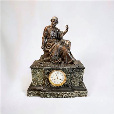  
Orologio da tavolo in antimonio brunito manifattura francese, seconda metà XIX sec.
 55 x 37 cm