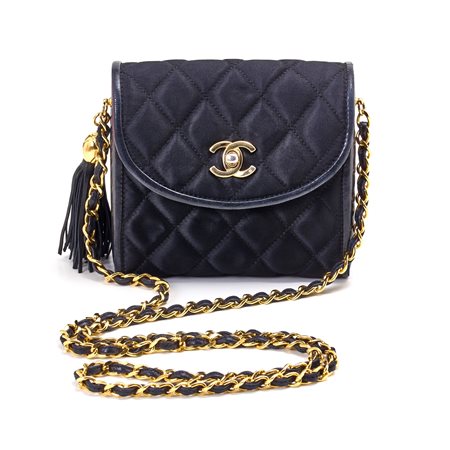 Chanel vintage borsa piccola in raso e pelle nera con catena dorata con...