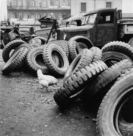 Mario De Biasi (1923-2013)  - Senza titolo (Milano), 1950s