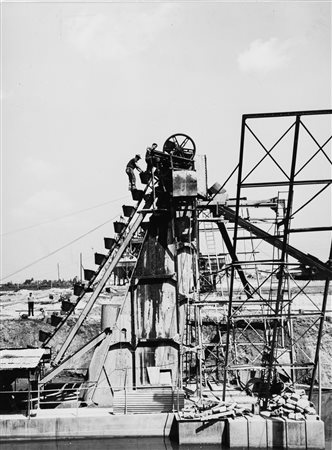 Mario De Biasi (1923-2013)  - Senza titolo (Industria), 1950s