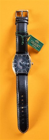 ORIENT ROULETTE DATE, anni 2000. Cassa tonneau in acciaio, quadrante nero,...