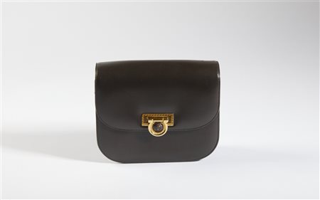 VERSACE GIANNI (1946 - 1997) - Borsa a tracolla in pelle color testa di moro.