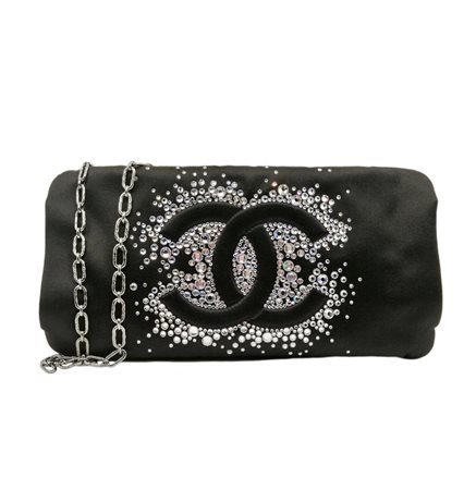 CHANEL - Pochette in satin nero con strass e catena argentata.