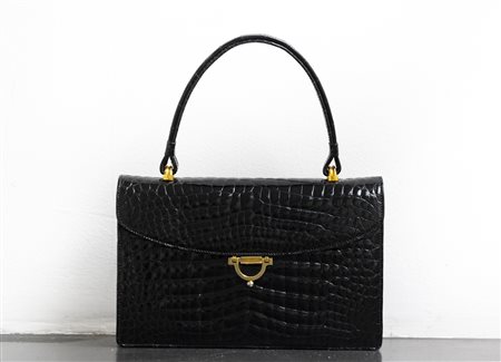 FENDI - Borsa in pelle nera lucida.