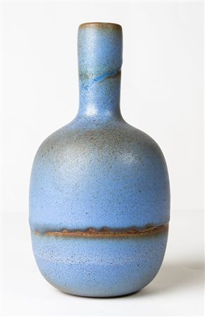 CARLO ZAULI (Faenza 1926 - 2002) Vaso in gres azzurro. Cm 25x12,5. Opera...