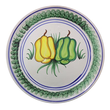 Piatto in maiolica di caltagirone spugnato, dipinto con peperoni, 1970