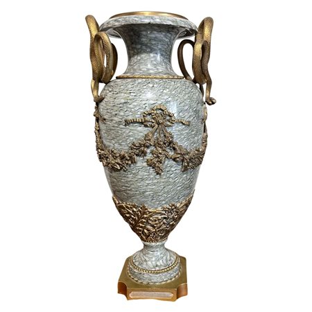 Vaso in marmo e in bronzo periodo XIX/XX secolo. Dimensioni 60x28 cm