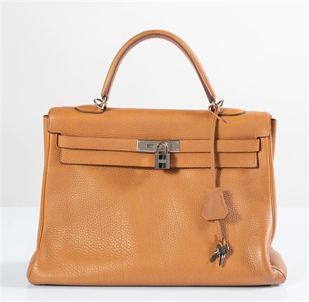 HERMES Borsa a mano modello Kelly 32 bicolore in pelle togo gold. Cuciture a...