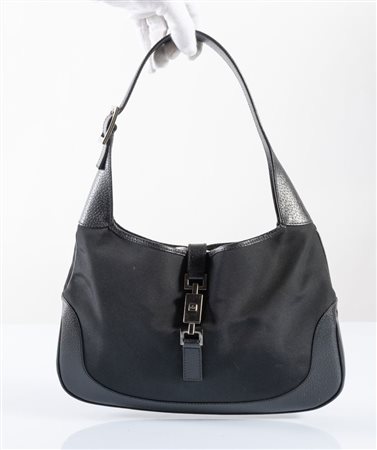 GUCCI Borsa modello Jackie in tela nera. Dettagli in pelle nera e finiture in...