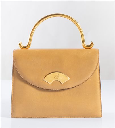 KARL LAGERFELD Borsa a mano modello Kelly in pelle senape. Manico e dettagli...