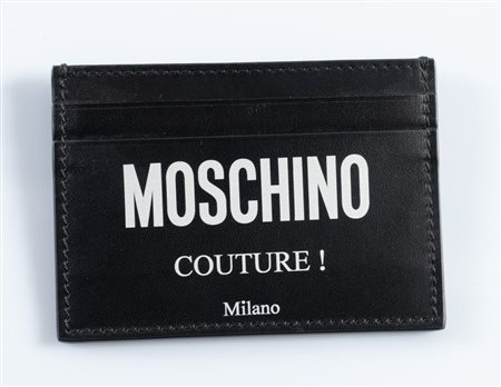 MOSCHINO COUTURE Portacarte in pelle nera. Presenta scritta Moschino Couture...