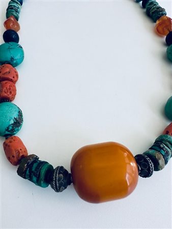 GIROCOLLO IN MALACHITE TIBETANA CON CORALLO E TURCHESE - MALA NECKLACE