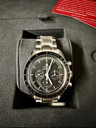 OMEGA SPEEDMASTER MOONWATCH