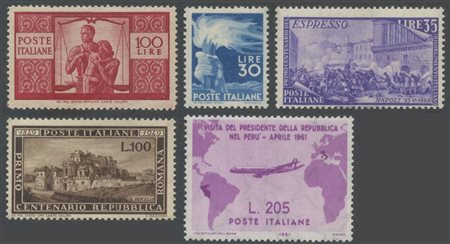  
Repubblica - Collezione dal 1945 
 31x32x4,5 Cm