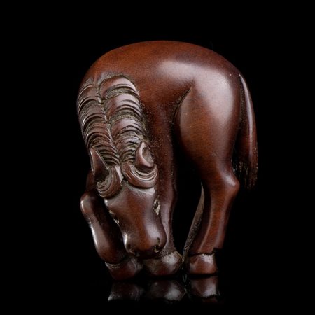  
NETSUKE IN LEGNO CON CAVALLO 
 