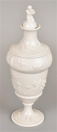 VASO GINORI in ceramica decorata con putti h cm 27, dm cm 10 sul fondo:...