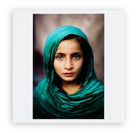 STEVE MCCURRY (1950) - Afghan refugee. Peshwar, Pakistan