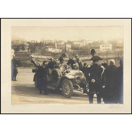  
Foto di Regina Margherita in automobile Casa Savoia e corti europee...
 