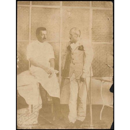  
Grande foto di Benito Mussolini con medico curante durante la convalescenza Ventennio...
 