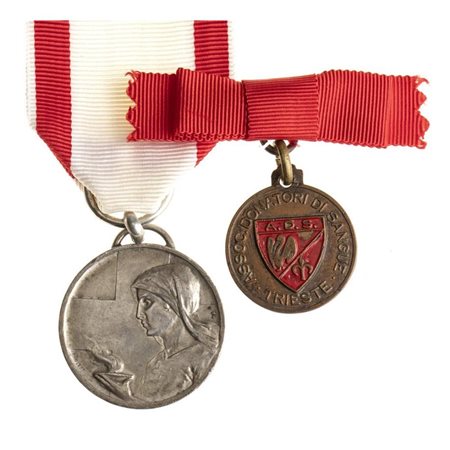  
MEDAGLIA AL MERITO DELLA CROCE ROSSA E MEDAGLIETTA DONATORI DI SANGUE DI TRIEST CROCE ROSSA - ITALIA, REGNO...
ARGENTO 32 MM, BRONZO 22 MM 