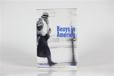 BEUYS JOSEPH (1921 - 1986) Beuys in America. 1997. Libro. Cm 22,00 x 30,00 x...