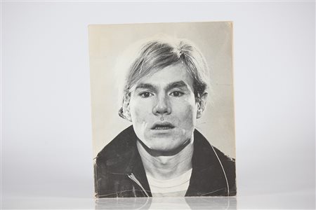 WARHOL ANDY (1928 - 1987) Andy Warhol. Libro. Cm 22,50 x 28,00 x 1,00. By...