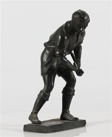 ANONIMO Scultura raffigurante uno sportivo. Bronzo. Cm 11,00 x 19,00 x 9,50.