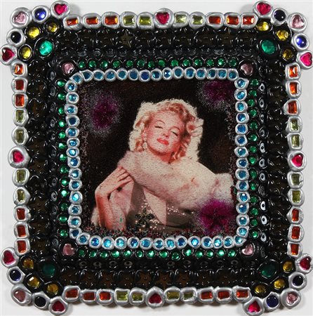 RONDA OMAR (n. 1947) Marylin iron frozen. 2012. Plastica. Cm 77,00 x 77,00 x...