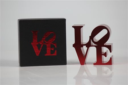 INDIANA ROBERT (n. 1928) Love. 2011. Oggetto. Cm 8,00 x 8,00 x 4,00. Scultura...