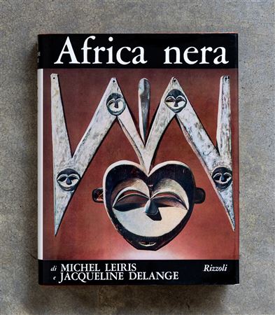 AUTORI VARIAfrica nera1967Catalogo illustrato28 x 22 cmEdizione RizzoliDifetti