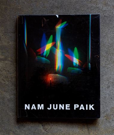 NAM JUNE PAIK(1932 - 2006)Nam June Paik2010Catalogo illustrato edito in...