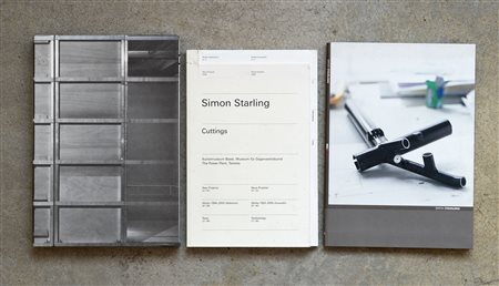 SIMON STARLING(1967)Lotto di tre cataloghiCuttings2006Catalogo illustrato23,5...