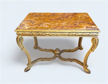  
Tavolo da centro in legno dorato metà del XIX secolo
 71 x 60 x 95 cm