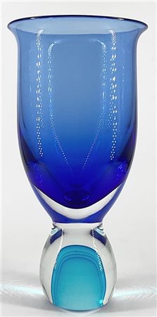 Cenedese Vaso a coppa in vetro sommerso incolore, blu e celeste. Murano, seconda