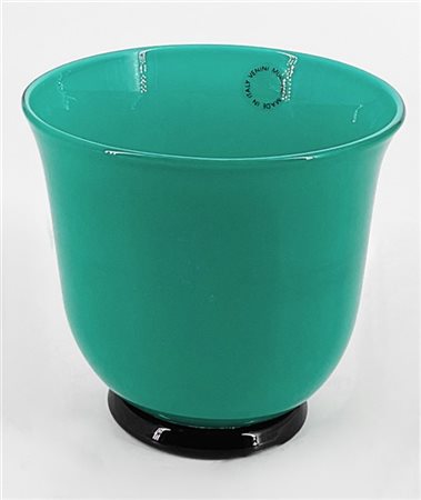 Venini Piccolo vaso della serie "Opalini". Murano, 1987. Vetro incamiciato verde