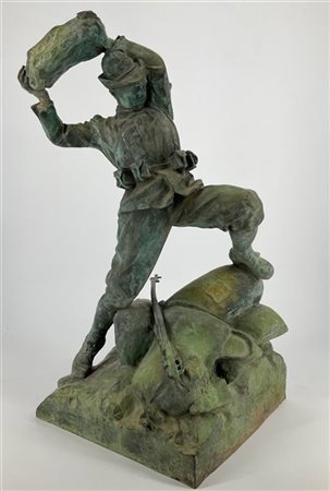 Emilio Bisi "Alpino" 
scultura in bronzo (h. cm. 53)
Firmata alla base
(difetti)