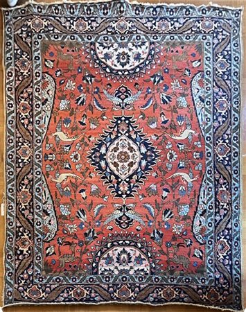 Tappeto Tabriz, Persia, secolo XX. Decoro con piccolo medaglione blu e rosa con