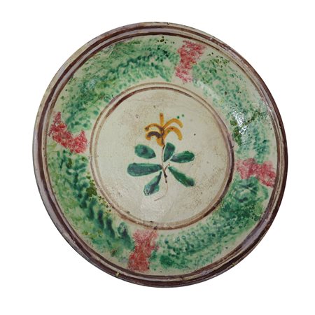 Piatto in maiolica di Caltagirone spugnato verde e rosso, fiore al centro verde e giallo, primi 20th  