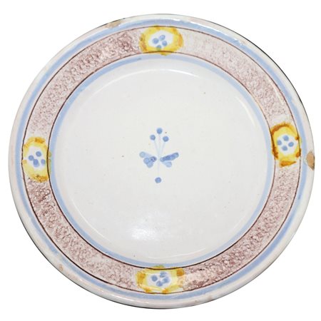 Coppia di piattini in maiolica di Caltagirone, circonferenza in manganese con fiori giallo e azzurro, fiore al centro, 20th  