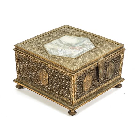 COFANETTO PORTAGIOIE IN METALLO DORATO - GILT METAL JEWEL BOX inizio del XX...