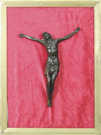 CROCIFISSO IN BRONZO - BRONZE FIGURE OF THE CRUCIFIED CHRIST montato su un...