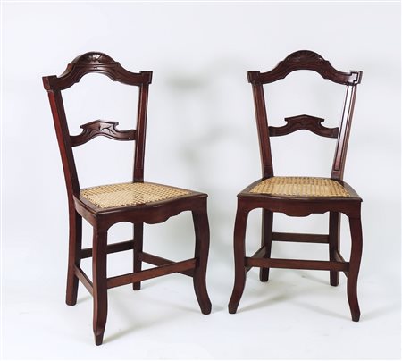 SERIE DI QUATTRO SEDIE IN NOCE - FOUR WALNUT CHAIRS schienale con cartella...