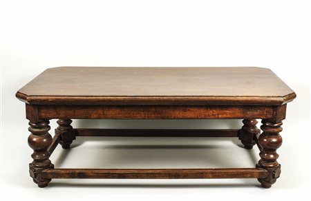 TAVOLINO BASSO IN NOCE - WALNUT TEA TABLE angoli scantonati, gambe a...