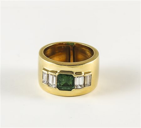 ANELLO A FASCIA IN ORO GIALLO - YELLOW GOLD, SMERALD AND DIAMONDS RING...