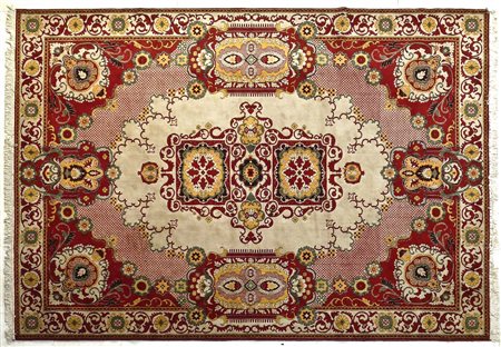 GRANDE TAPPETO CINESE - LARGE CHINESE RUG fondo panna con motivi floreali...