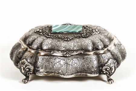 COFANETTO PORTAGIOIE IN ARGENTO SBALZATO - EMBOSSED SILVER JEWEL BOX Italia,...