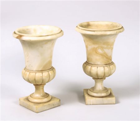 COPPIA DI VASI MEDICEI IN ALABASTRO - PAIR OF ALABASTER VASES MEDICI-STYLE...