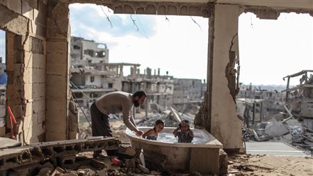 NASSAR EMAD Gaza (Palestine) 1993 Salem Bathes His 5 Year-Old Daughter and...